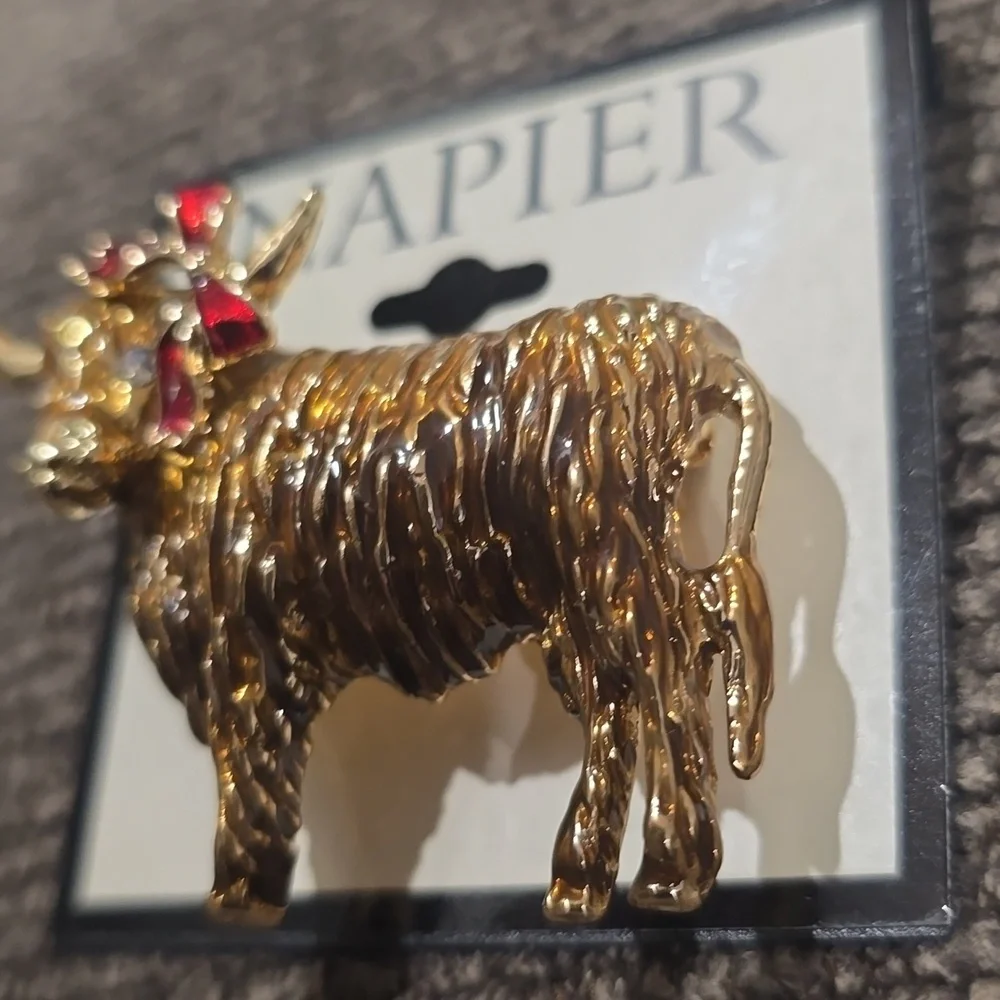 NAPIER WOMEN'S FASHION JEWELRY PIN BEAUTIFUL COW WITH GOLDTONE & RED RIBBON